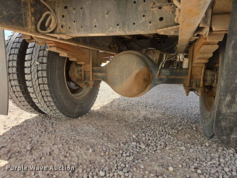 image for item DP8939 2005 GMC C6500 dump flatbed truck