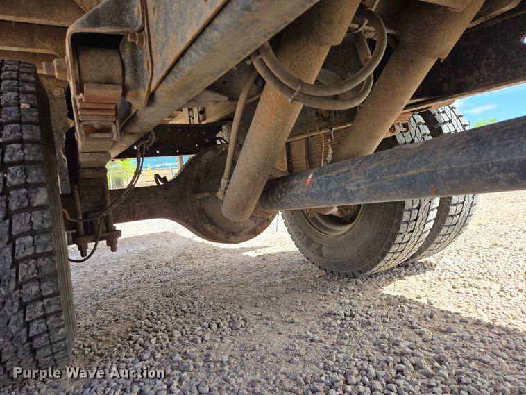 image for item DP8939 2005 GMC C6500 dump flatbed truck