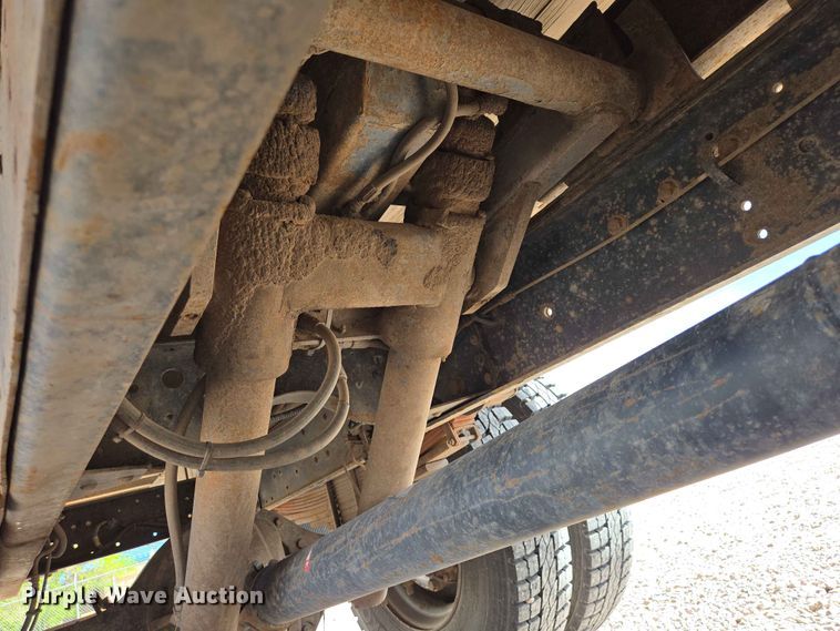 image for item DP8939 2005 GMC C6500 dump flatbed truck