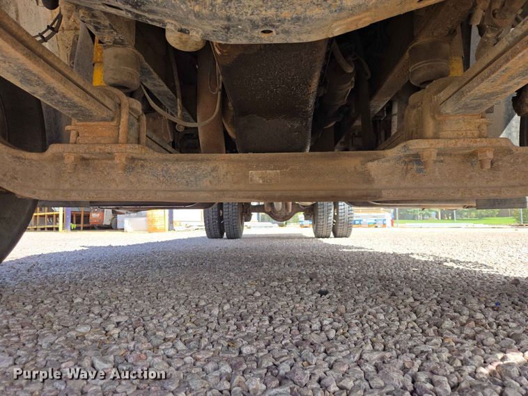 image for item DP8939 2005 GMC C6500 dump flatbed truck