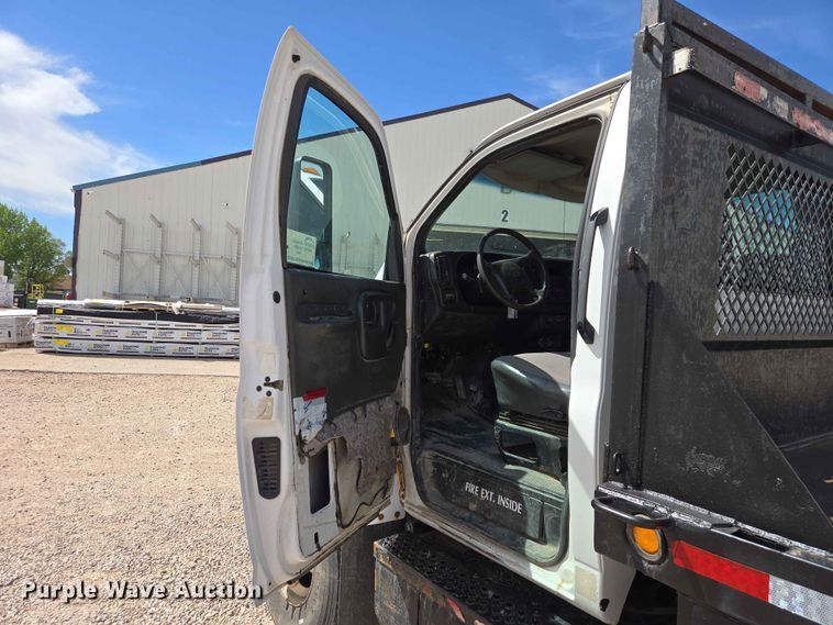 image for item DP8939 2005 GMC C6500 dump flatbed truck