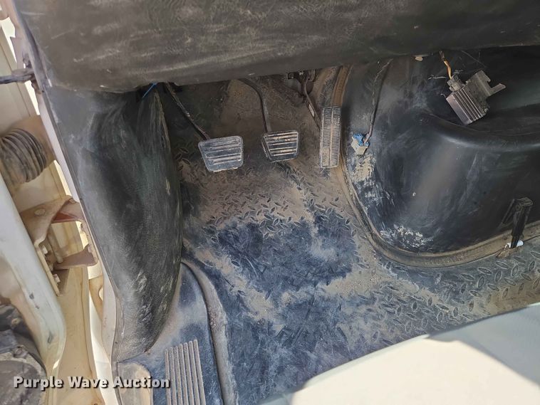 image for item DP8939 2005 GMC C6500 dump flatbed truck