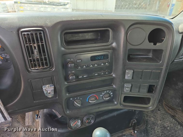 image for item DP8939 2005 GMC C6500 dump flatbed truck
