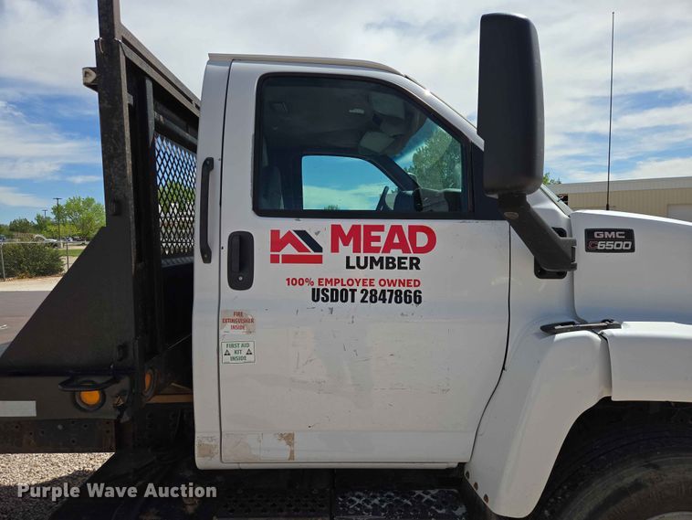 image for item DP8939 2005 GMC C6500 dump flatbed truck