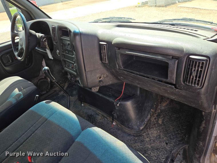 image for item DP8939 2005 GMC C6500 dump flatbed truck