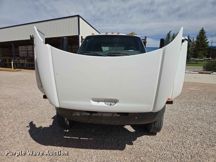 image for item DP8939 2005 GMC C6500 dump flatbed truck