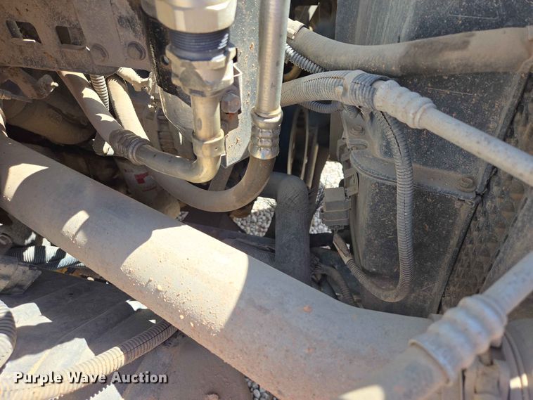 image for item DP8939 2005 GMC C6500 dump flatbed truck