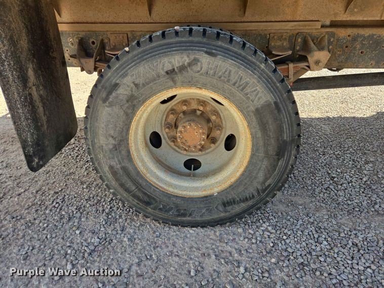 image for item DP8939 2005 GMC C6500 dump flatbed truck