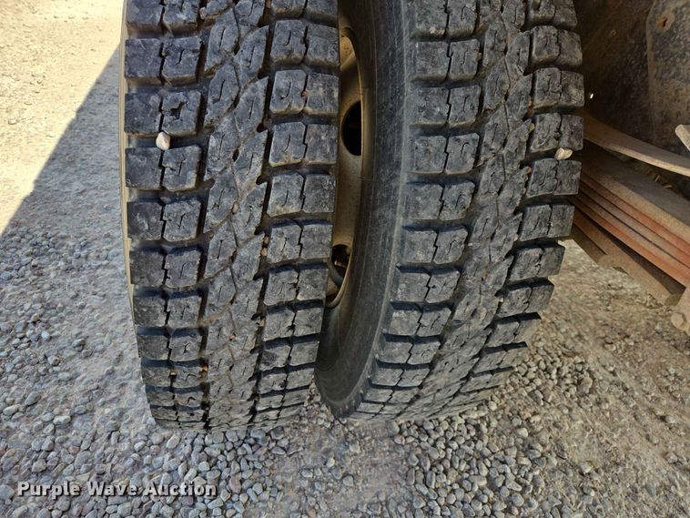image for item DP8939 2005 GMC C6500 dump flatbed truck
