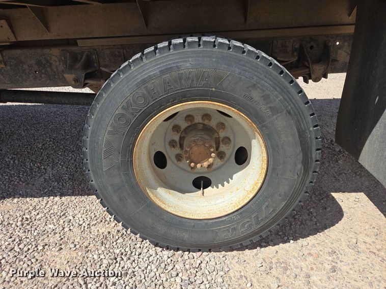 image for item DP8939 2005 GMC C6500 dump flatbed truck