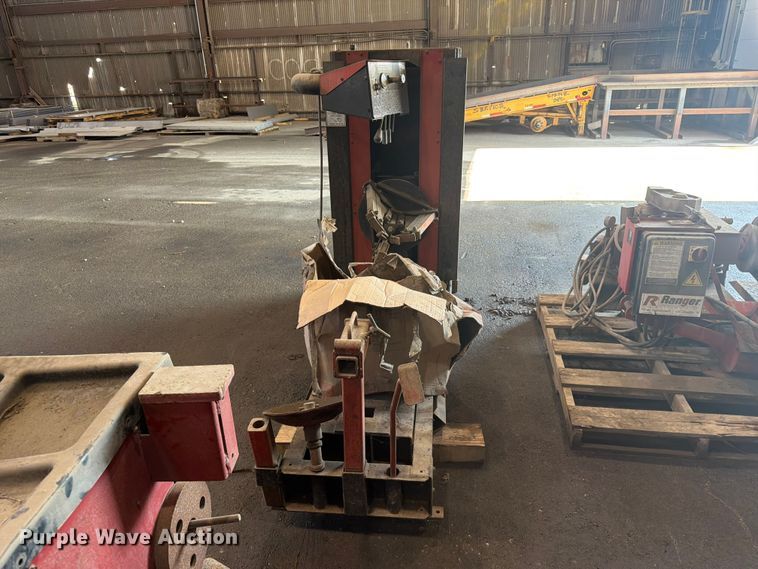 image for item DQ7772 Wheel and tire machines