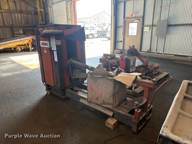 image for item DQ7772 Wheel and tire machines