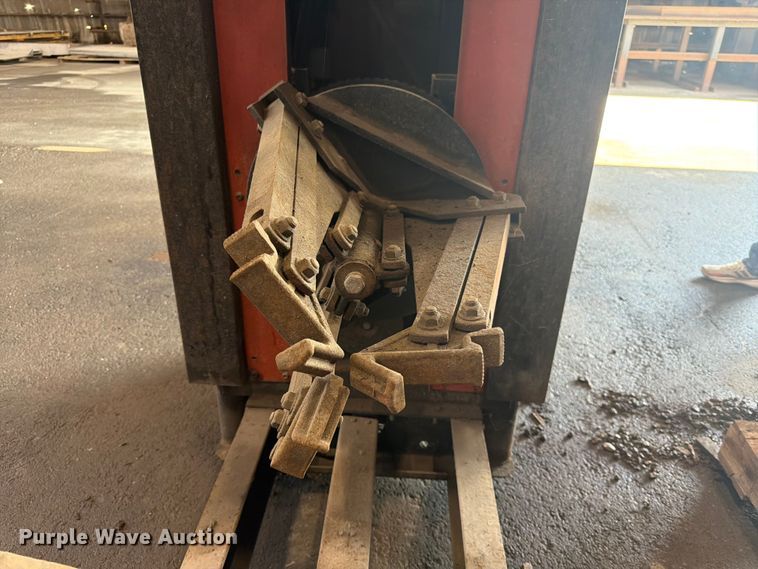image for item DQ7772 Wheel and tire machines