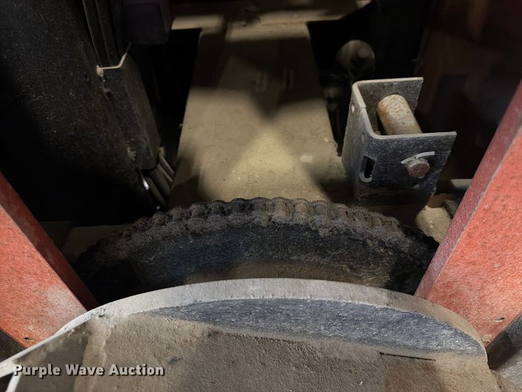 image for item DQ7772 Wheel and tire machines