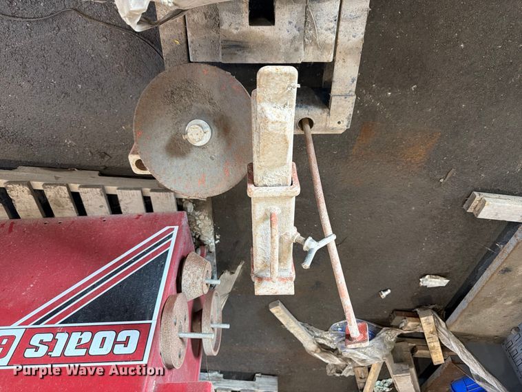 image for item DQ7772 Wheel and tire machines