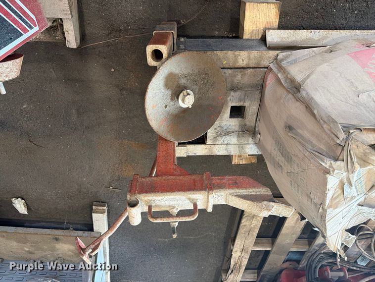 image for item DQ7772 Wheel and tire machines