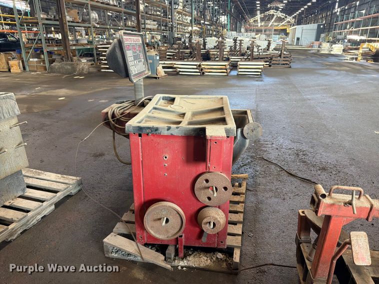 image for item DQ7772 Wheel and tire machines