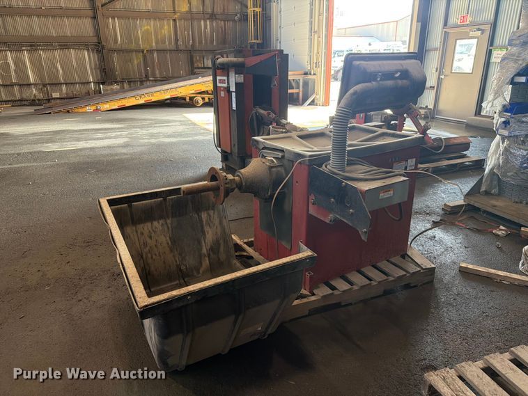 image for item DQ7772 Wheel and tire machines