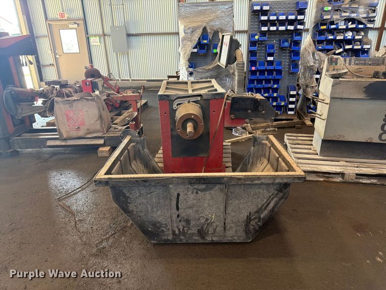 image for item DQ7772 Wheel and tire machines