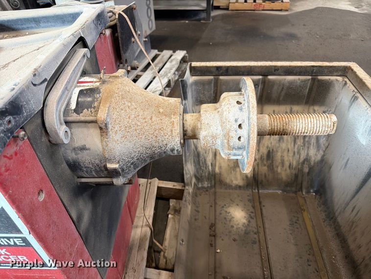 image for item DQ7772 Wheel and tire machines