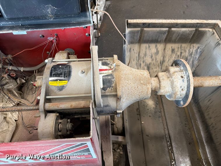 image for item DQ7772 Wheel and tire machines