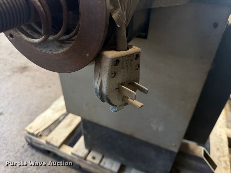 image for item DQ7772 Wheel and tire machines