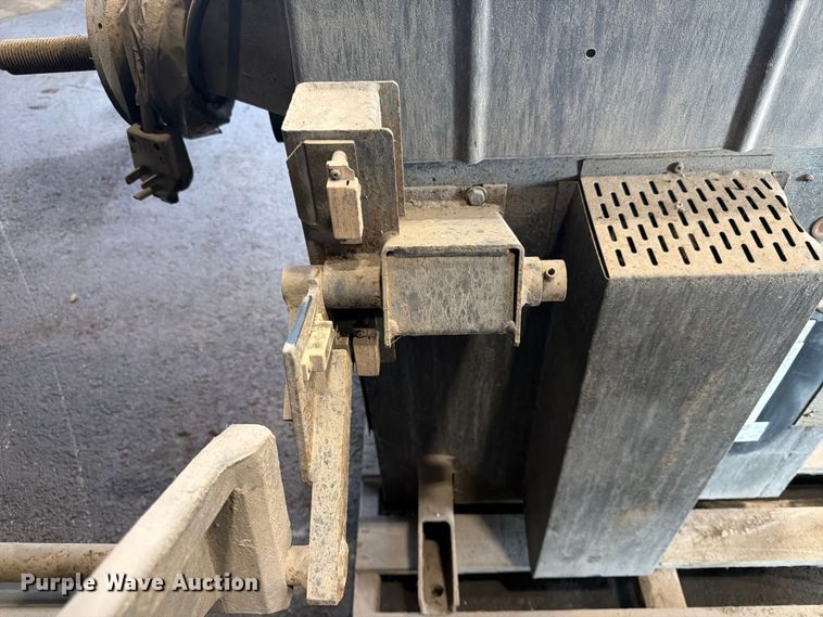 image for item DQ7772 Wheel and tire machines