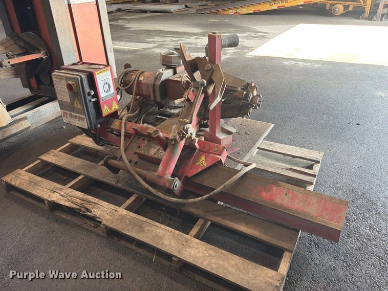 image for item DQ7772 Wheel and tire machines
