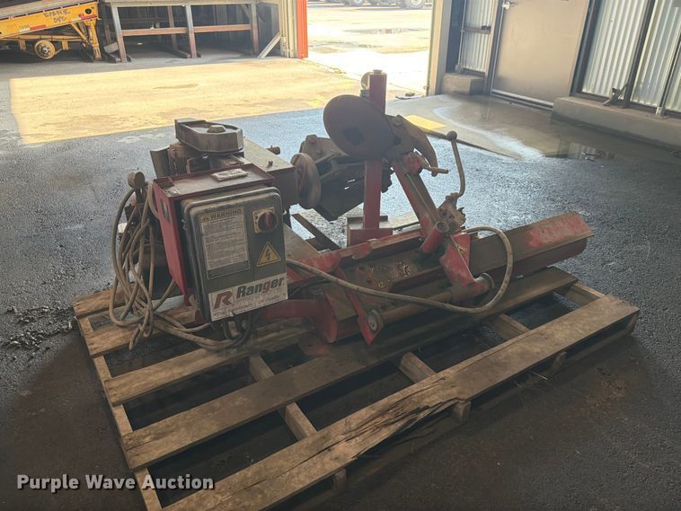 image for item DQ7772 Wheel and tire machines