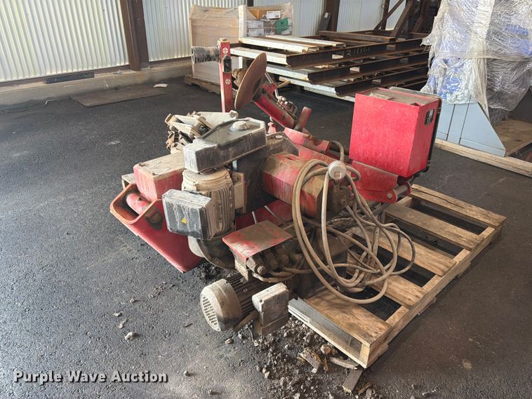 image for item DQ7772 Wheel and tire machines