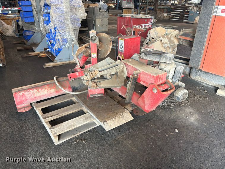 image for item DQ7772 Wheel and tire machines