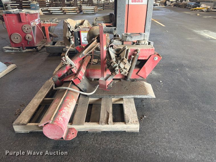 image for item DQ7772 Wheel and tire machines