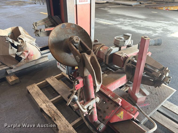 image for item DQ7772 Wheel and tire machines