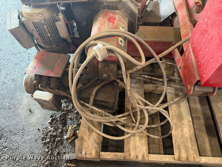 image for item DQ7772 Wheel and tire machines