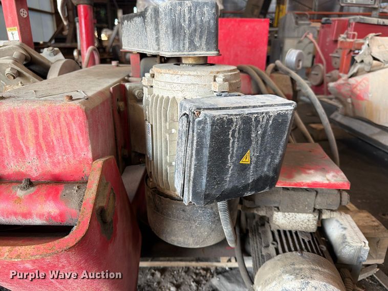 image for item DQ7772 Wheel and tire machines