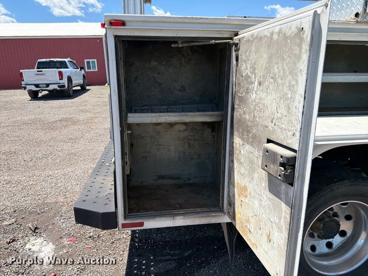 image for item DQ7850 2017 RAM 5500 utility / service truck