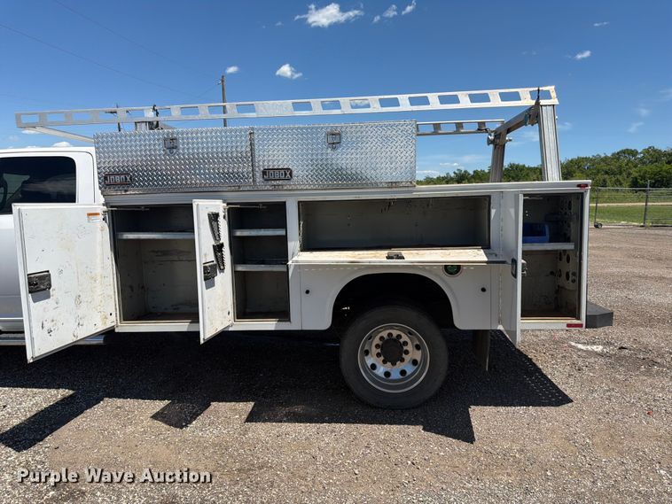 image for item DQ7850 2017 RAM 5500 utility / service truck
