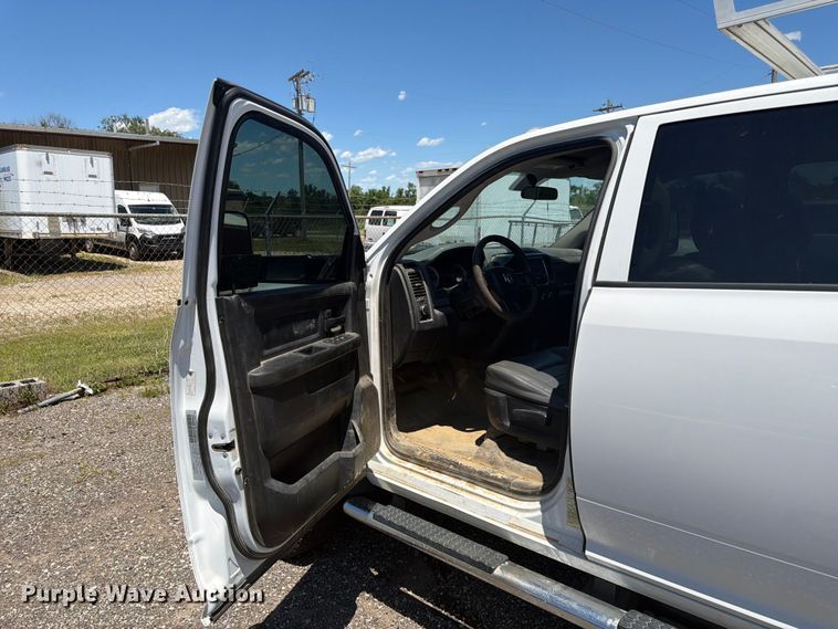 image for item DQ7850 2017 RAM 5500 utility / service truck