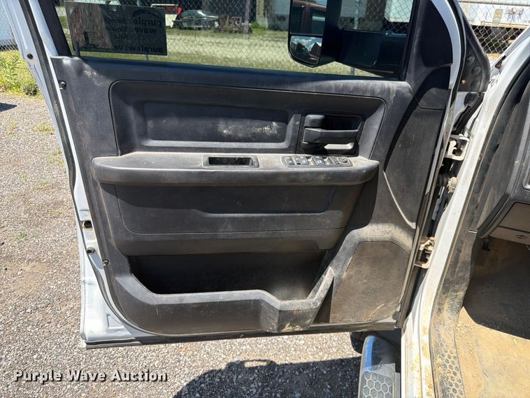 image for item DQ7850 2017 RAM 5500 utility / service truck