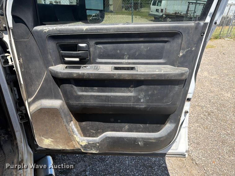 image for item DQ7850 2017 RAM 5500 utility / service truck