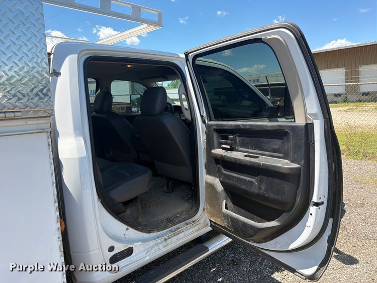 image for item DQ7850 2017 RAM 5500 utility / service truck