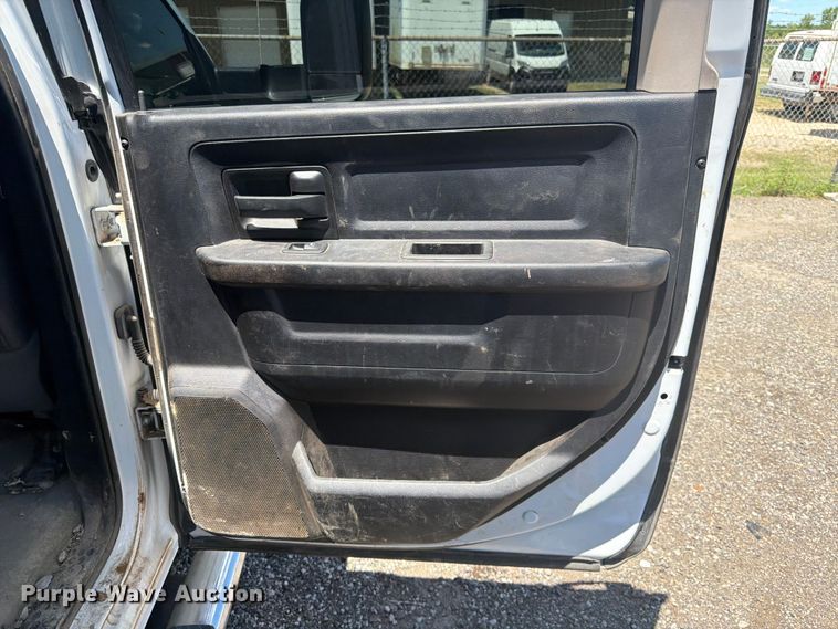 image for item DQ7850 2017 RAM 5500 utility / service truck