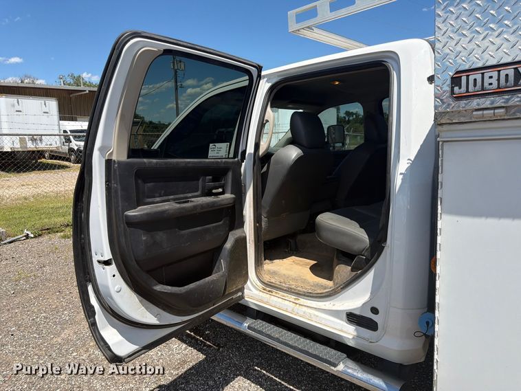 image for item DQ7850 2017 RAM 5500 utility / service truck