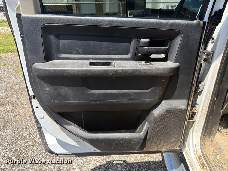 image for item DQ7850 2017 RAM 5500 utility / service truck