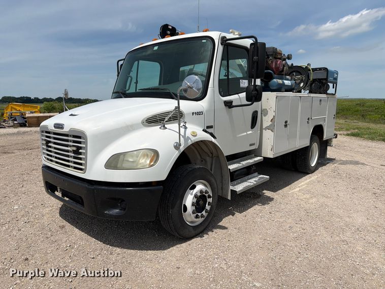 image for item DQ7851 2005 Freightliner Business Class M2 utility / service truck
