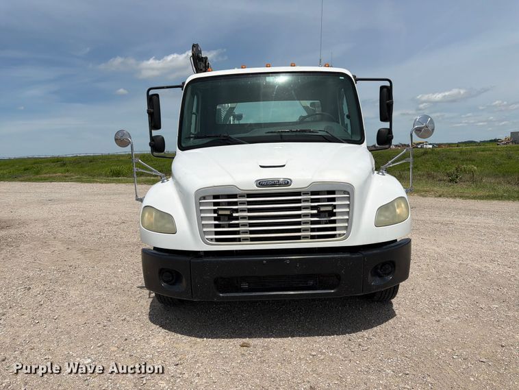 image for item DQ7851 2005 Freightliner Business Class M2 utility / service truck