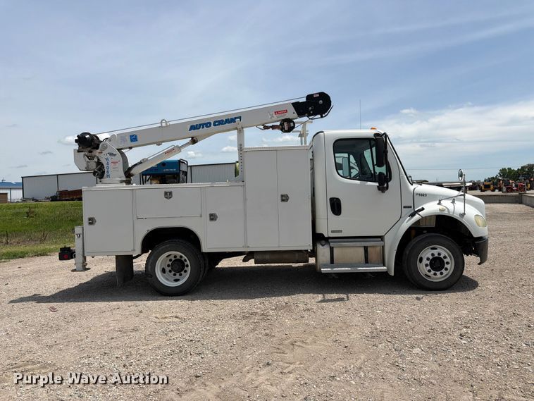image for item DQ7851 2005 Freightliner Business Class M2 utility / service truck