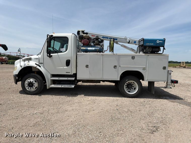 image for item DQ7851 2005 Freightliner Business Class M2 utility / service truck