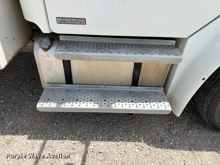 image for item DQ7851 2005 Freightliner Business Class M2 utility / service truck