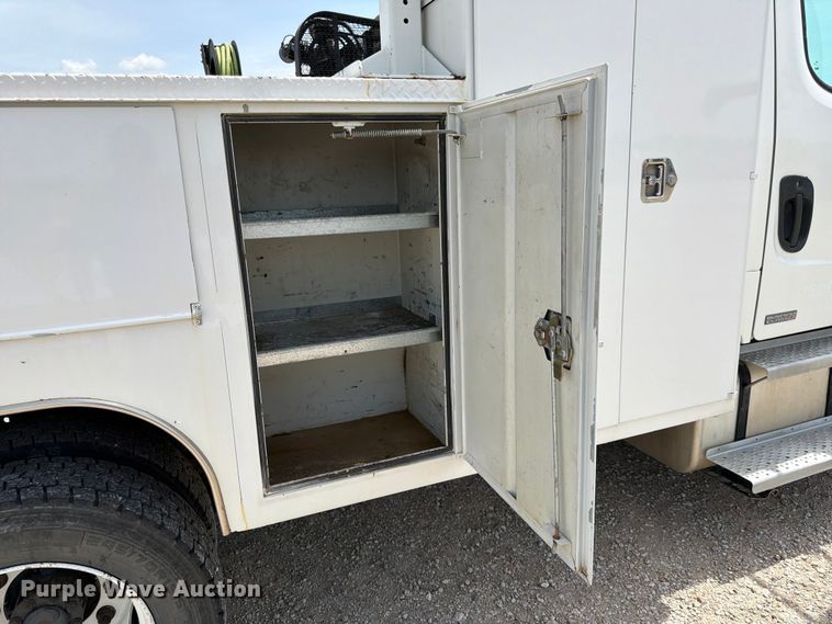 image for item DQ7851 2005 Freightliner Business Class M2 utility / service truck